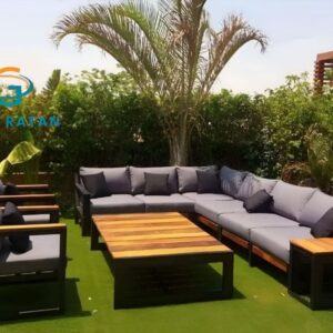 ركنة L أوت دور مع 2 كرسي وترابيزة وسط وجانبية تكفي 6 أفراد